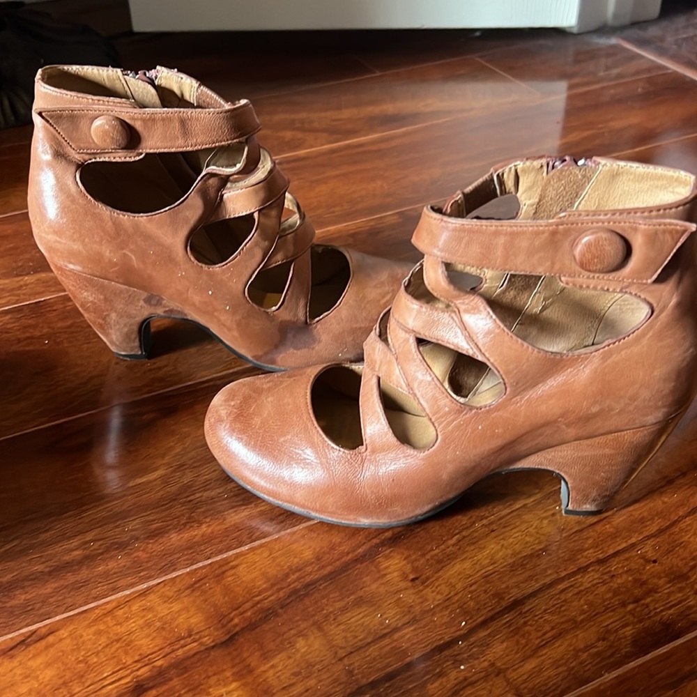 Miz Mooz heeled booties size 6.5